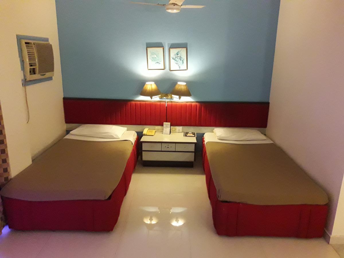 Hotel Bluehill Бхавнагар Экстерьер фото