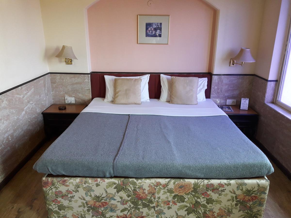 Hotel Bluehill Бхавнагар Экстерьер фото
