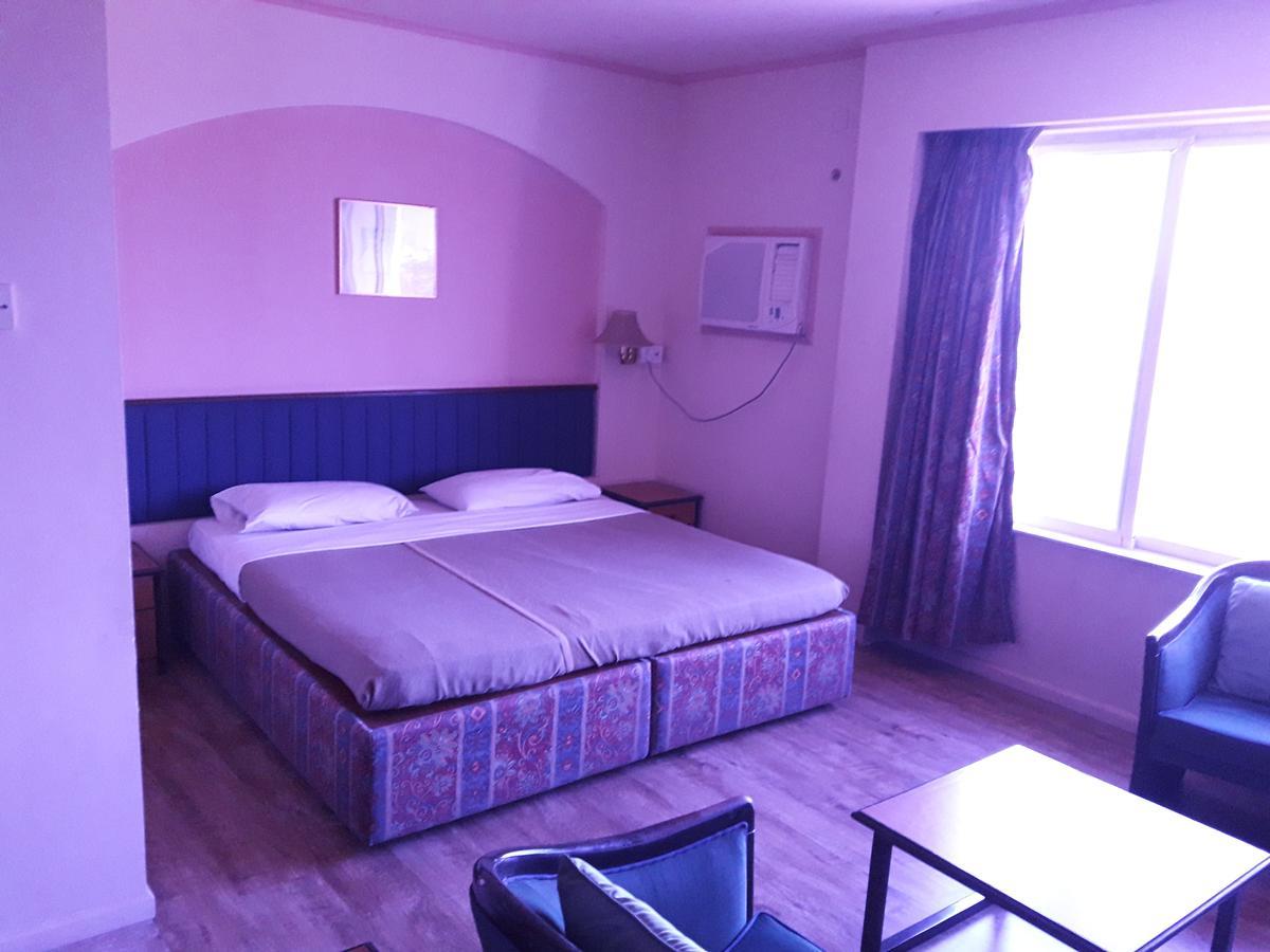 Hotel Bluehill Бхавнагар Экстерьер фото