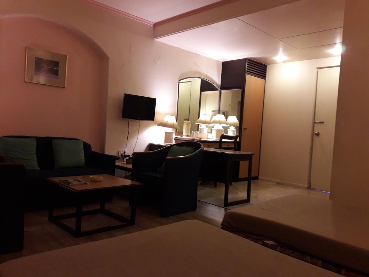 Hotel Bluehill Бхавнагар Экстерьер фото