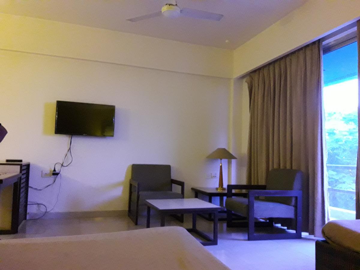 Hotel Bluehill Бхавнагар Экстерьер фото